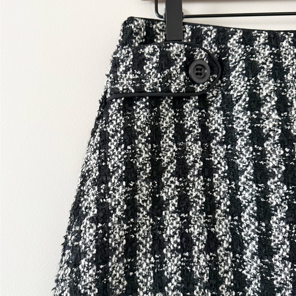 Ann Taylor Pencil Skirt in Black and White Patterned Tweed Size 8 - Picture 3 of 7